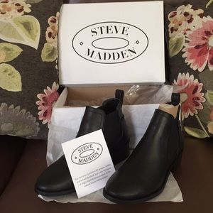 NEW Steve Madden leather Chelsea  6.5  black
